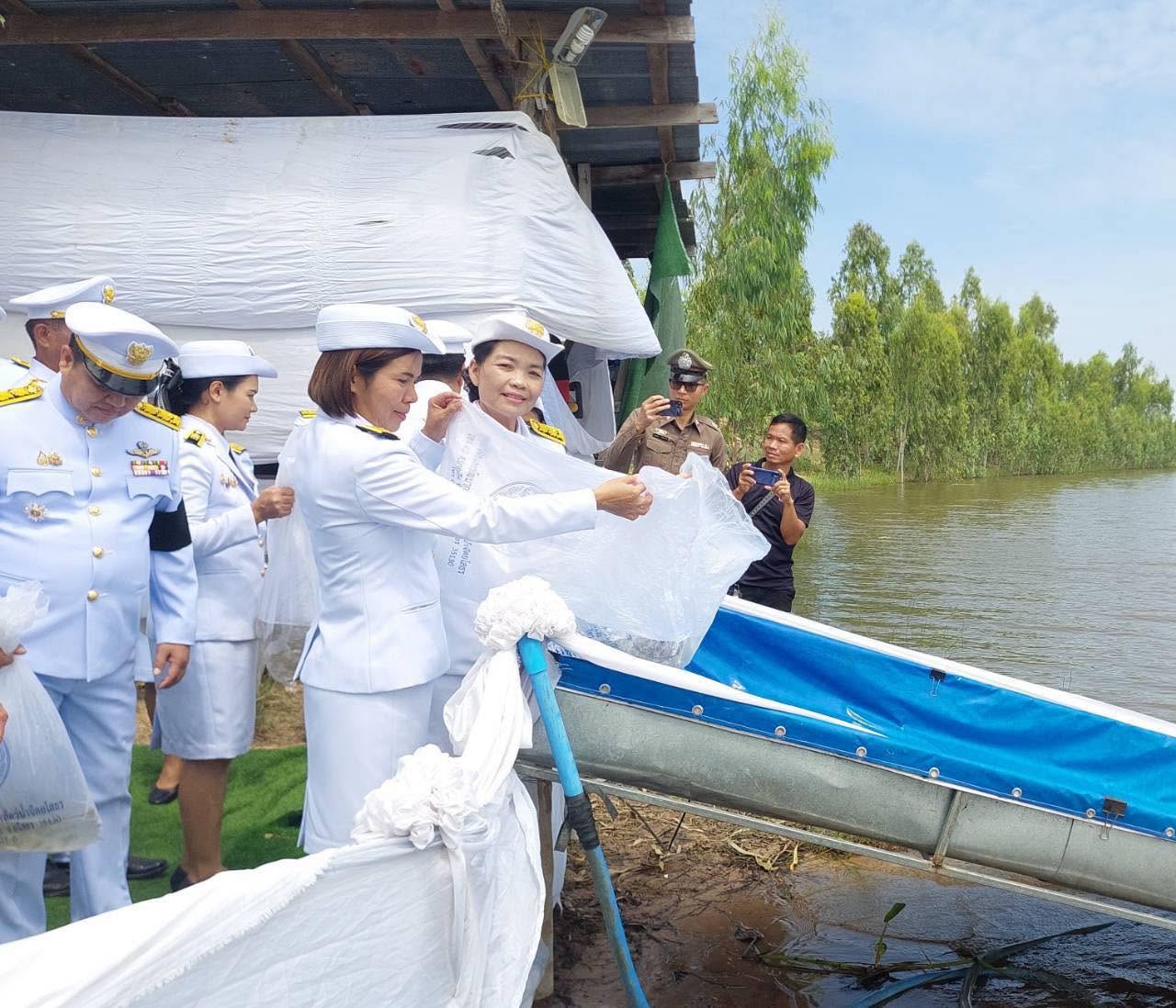 title - ส.ป.ก.ยโสธร ร่วมพิธีปล่อยพันธุ์สัตว์น้ำเพื่อเฉลิมพระเกียรติ เนื่องในโอกาสวันคล้ายวันพระราชสมภพ สมเด็จพระนางเจ้าสิริกิติ์ พระบรมราชินีนาถ พระบรมราชชนนีพันปีหลวง